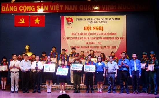 22 thanh niên quận 10 nhận danh hiệu “Thanh niên tiêu biểu làm theo lời Bác”